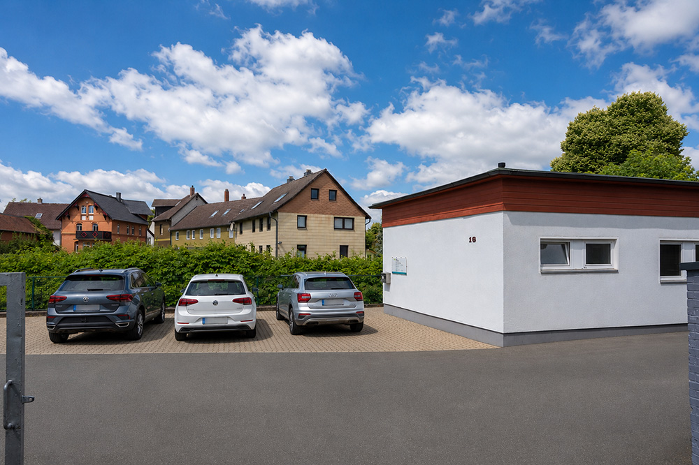 MVZ Vienenburg Gebäude mit Parkplatz